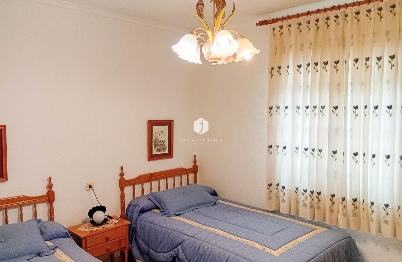 Resale - Villa -
Torrevieja - La siesta