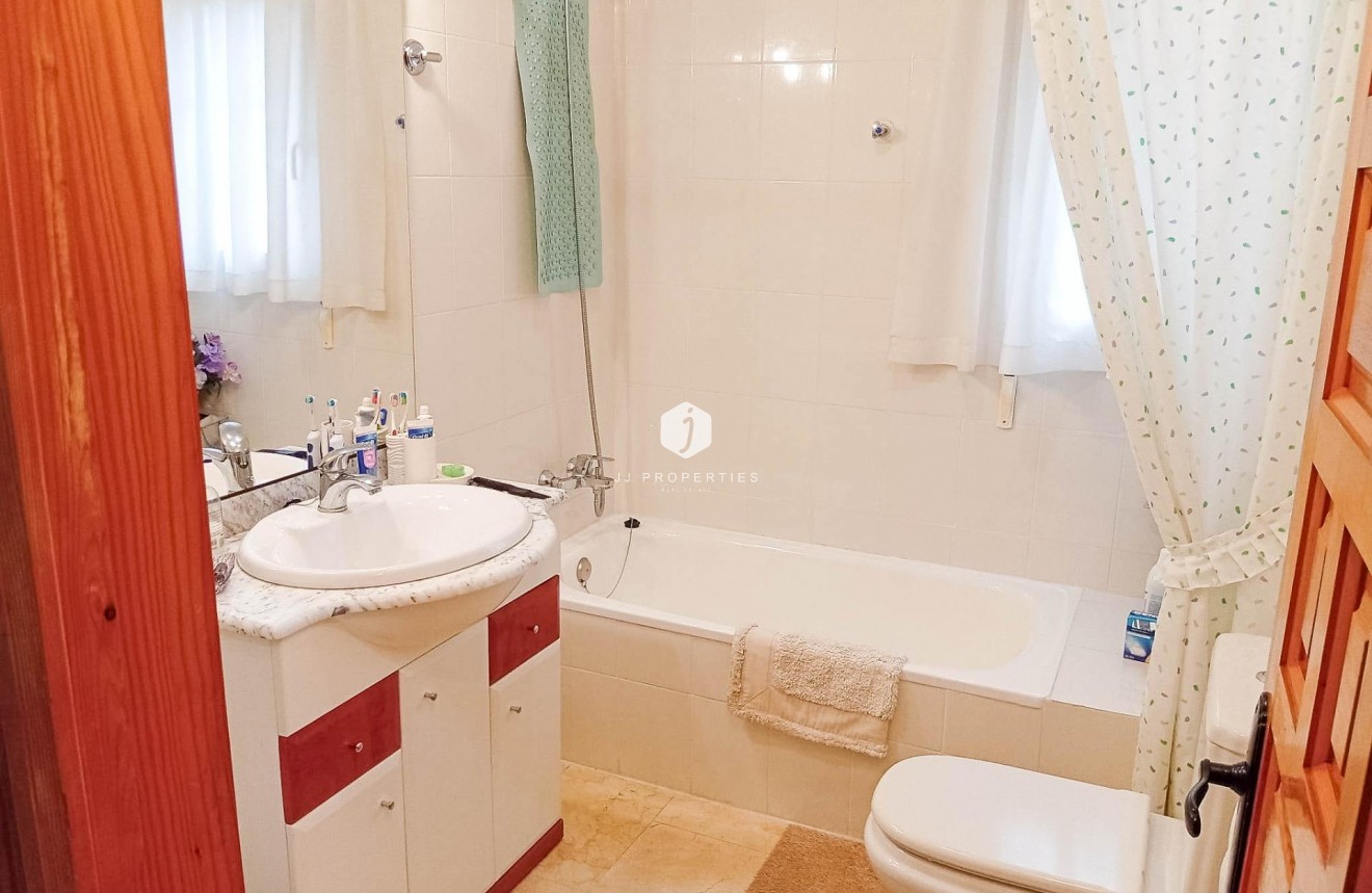 Resale - Villa -
Torrevieja - La siesta