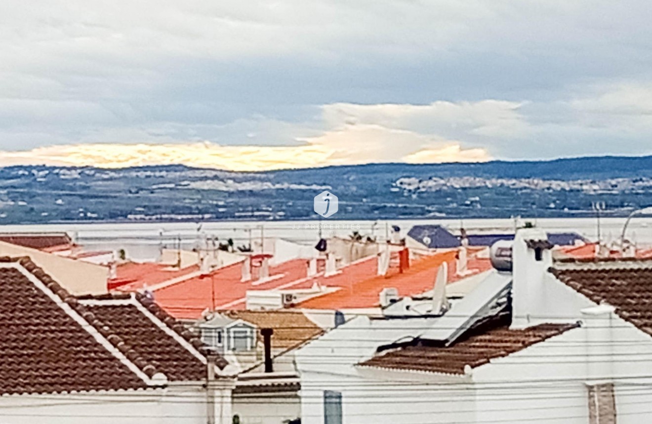 Resale - Villa -
Torrevieja - La siesta