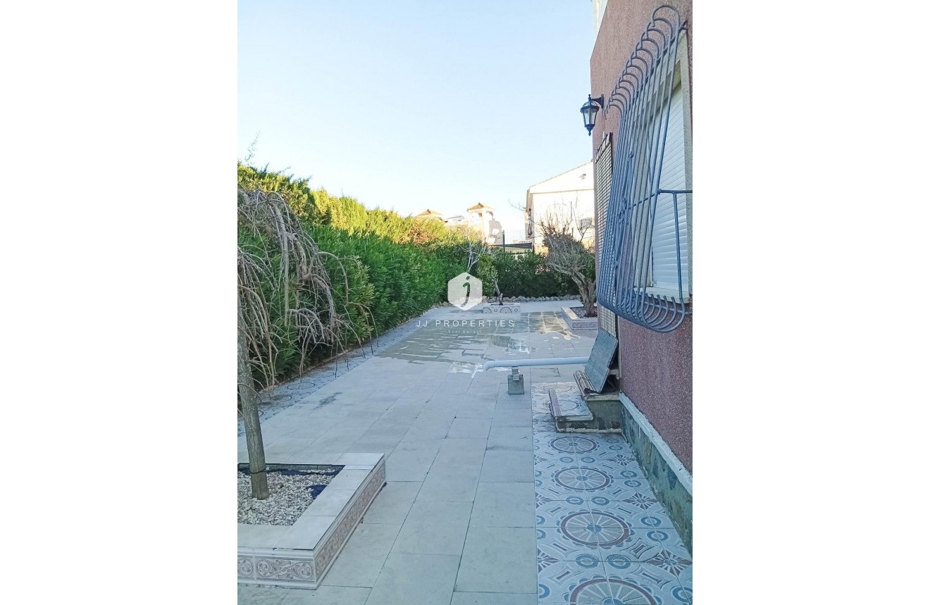 Resale - Villa -
Torrevieja - La siesta