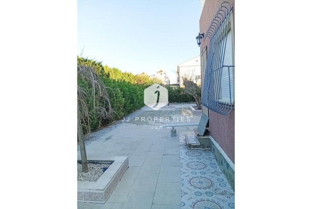 Resale - Villa -
Torrevieja - La siesta