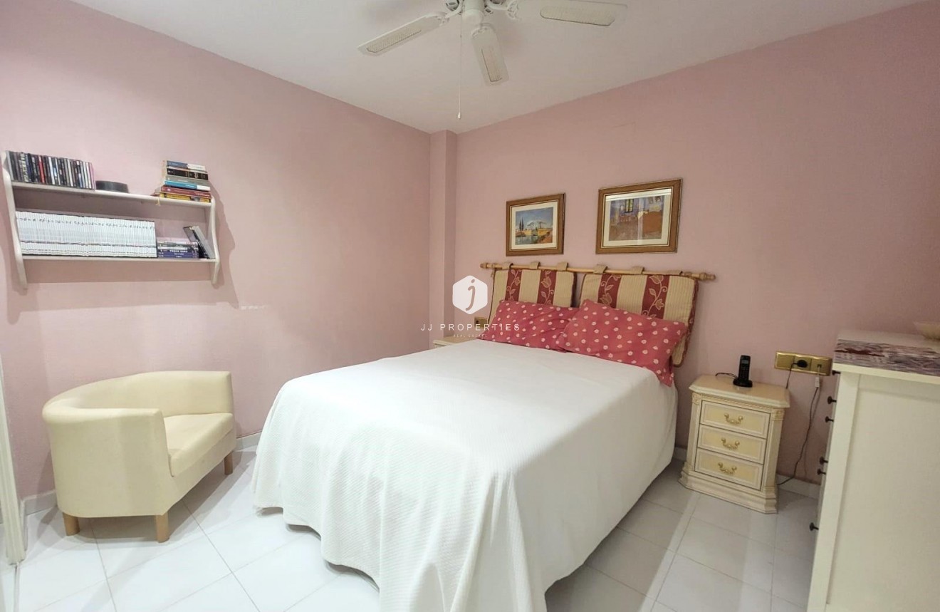 Resale - Apartment / flat -
Torrevieja - Playa del Cura