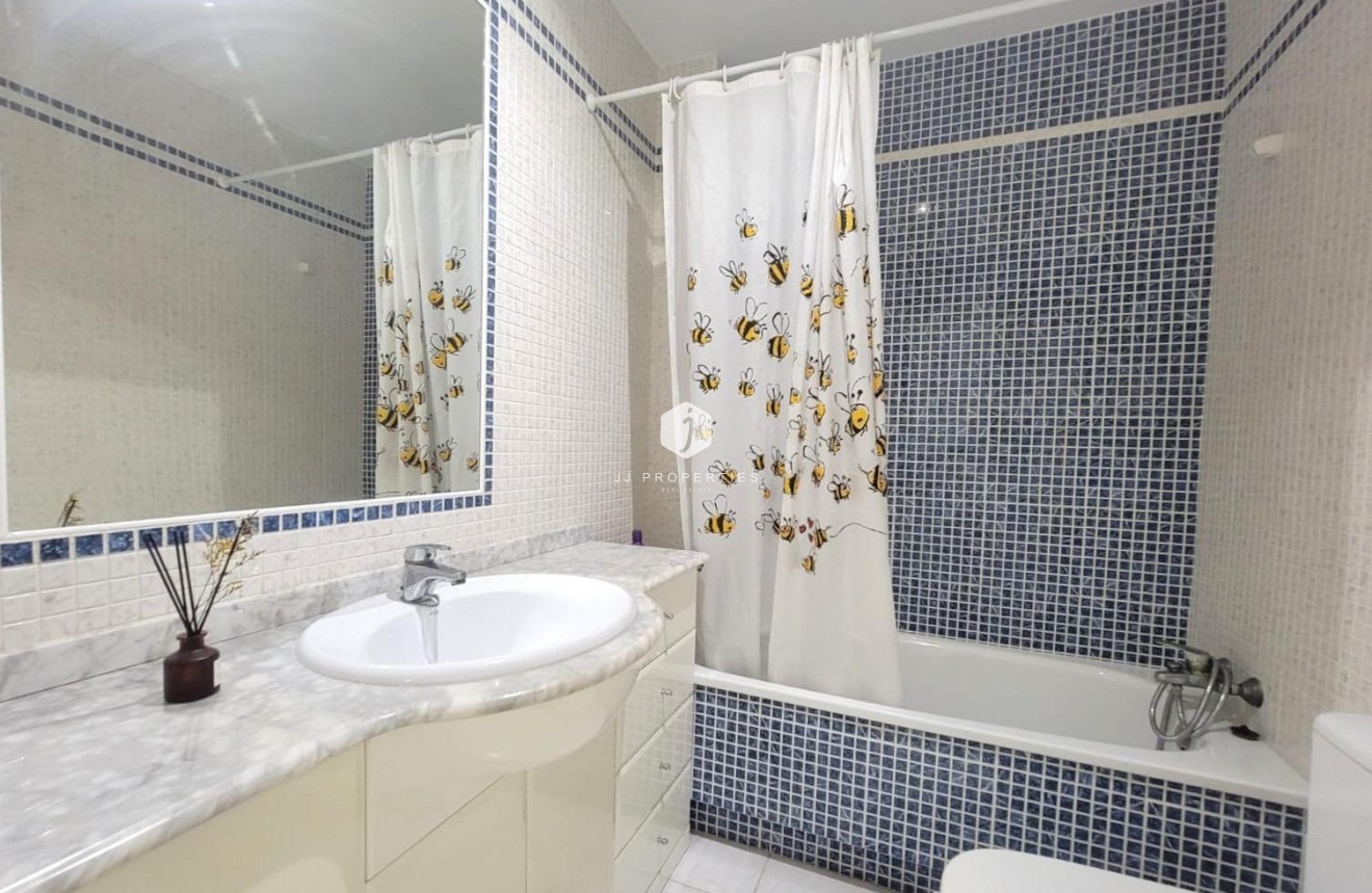 Resale - Apartment / flat -
Torrevieja - Playa del Cura