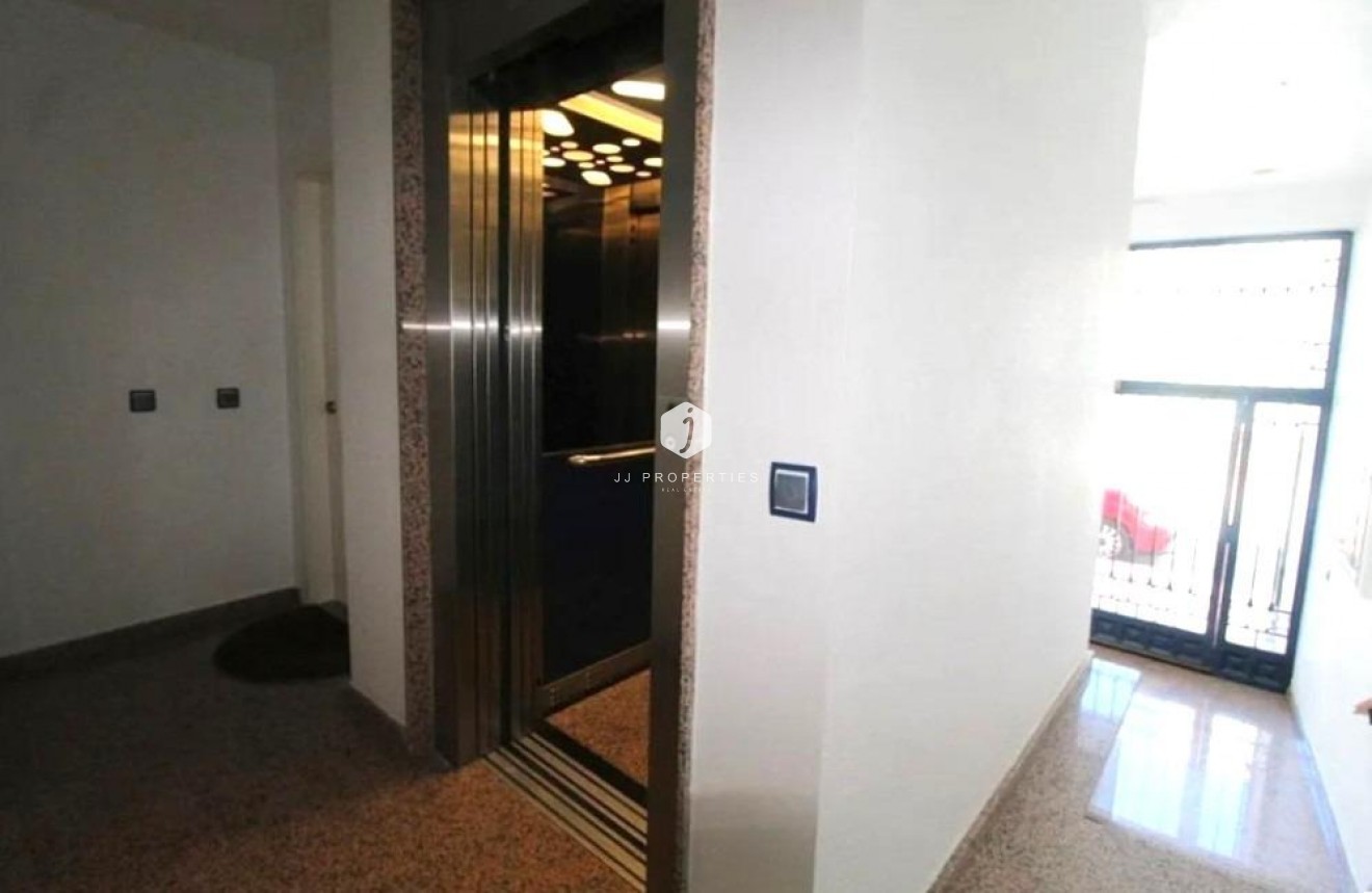 Resale - Apartment / flat -
Torrevieja - Playa del Cura