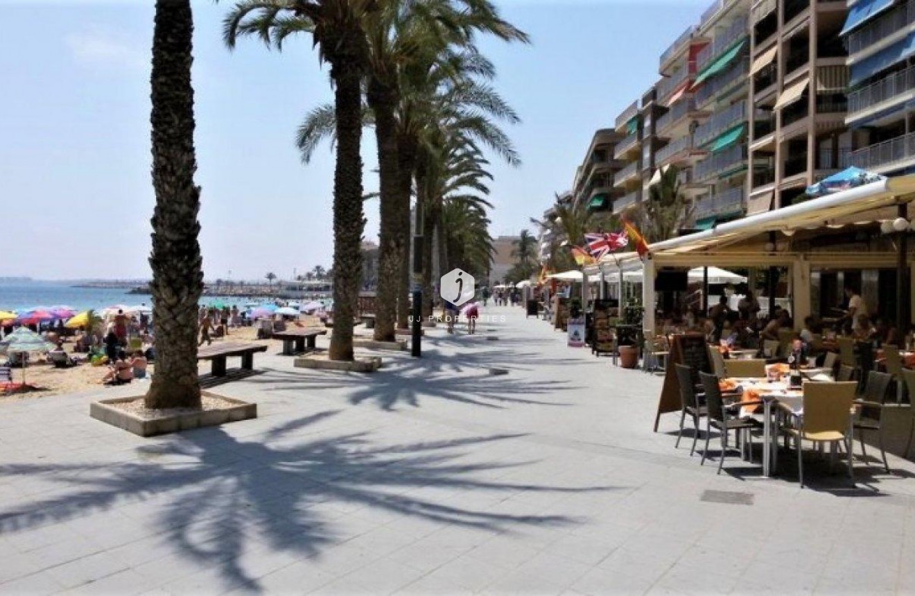 Resale - Apartment / flat -
Torrevieja - Playa del Cura