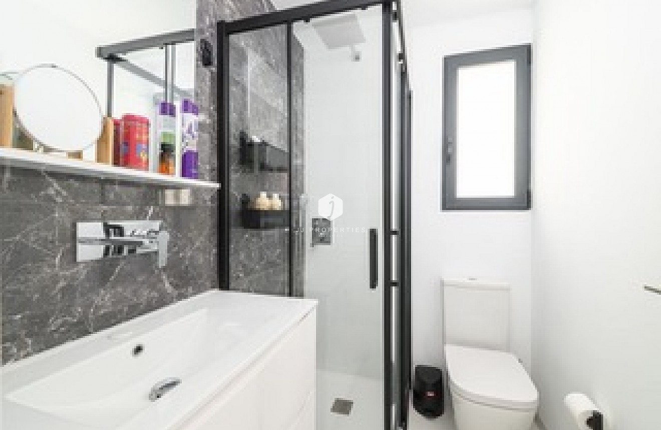 Aus zweiter Hand - Wohnung -
San Miguel de Salinas - Inland