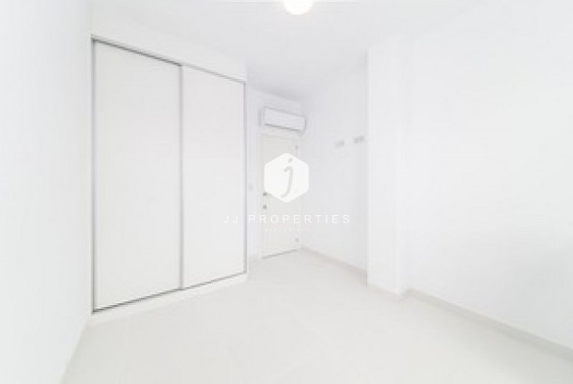 Aus zweiter Hand - Wohnung -
San Miguel de Salinas - Inland