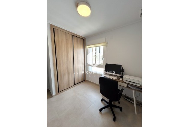 Resale - Apartment / flat -
El Raso - Costa Blanca