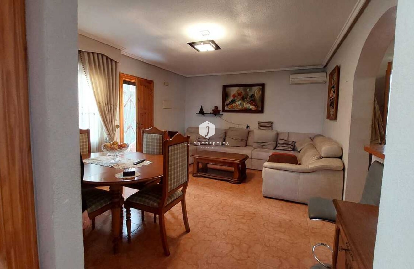 Resale - Chalet -
Orihuela Costa - Punta Prima