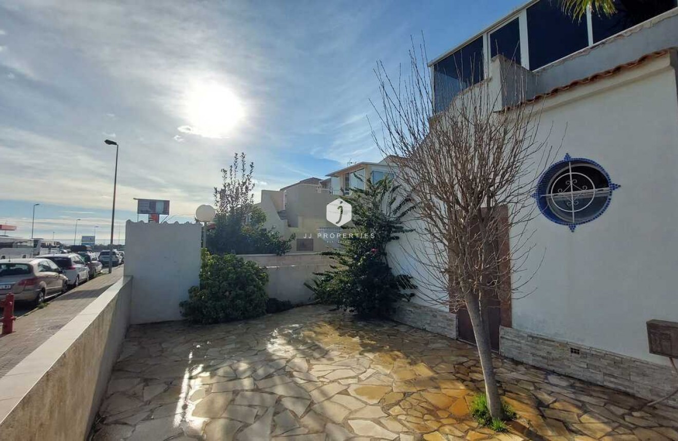 Resale - Chalet -
Orihuela Costa - Punta Prima