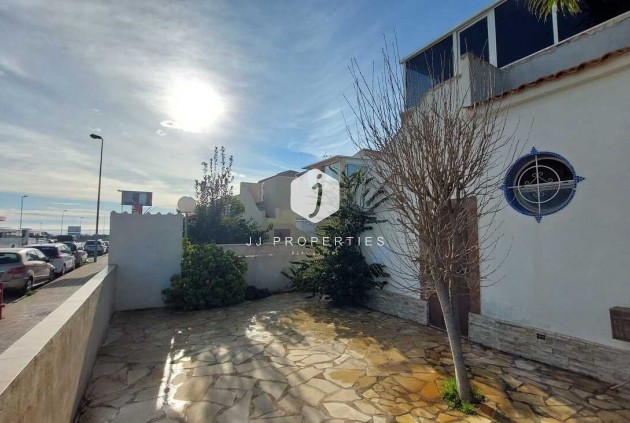 Resale - Chalet -
Orihuela Costa - Punta Prima