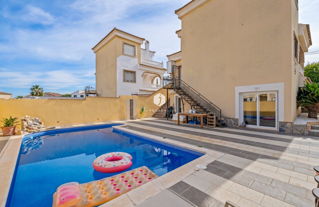Resale - Villa -
Orihuela Costa - Costa Blanca