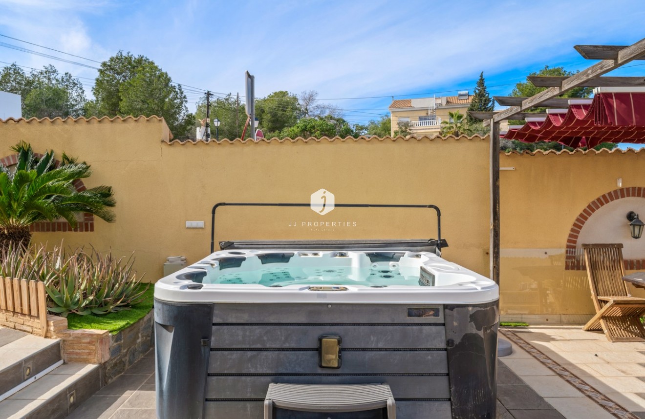 Resale - Villa -
Orihuela Costa - Costa Blanca