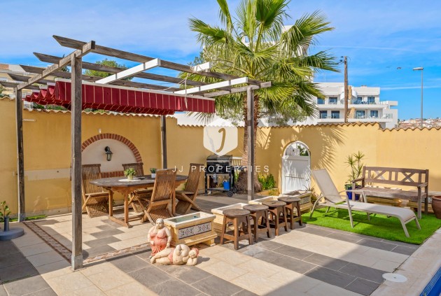 Resale - Villa -
Orihuela Costa - Costa Blanca