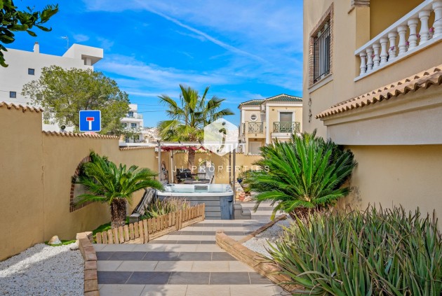 Resale - Villa -
Orihuela Costa - Costa Blanca
