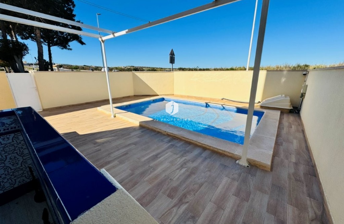 Resale - Apartment / flat -
La Mata - Costa Blanca