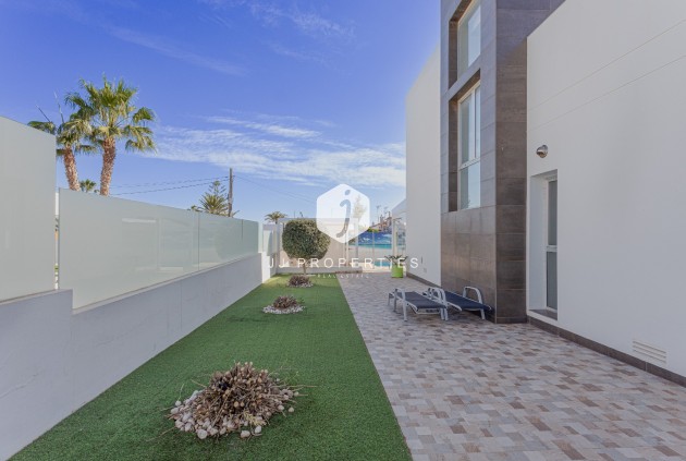 Resale - Villa -
Orihuela Costa - Costa Blanca