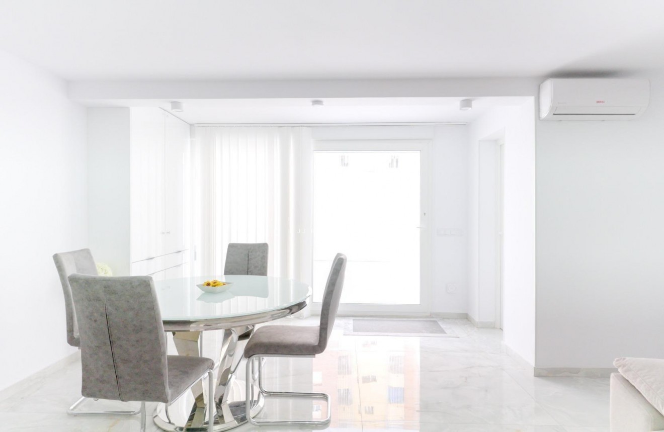 Aus zweiter Hand - Chalet -
Torrevieja - Punta prima