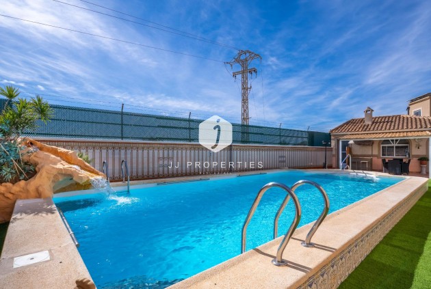 Aus zweiter Hand - Villa -
Torrevieja - El chaparral