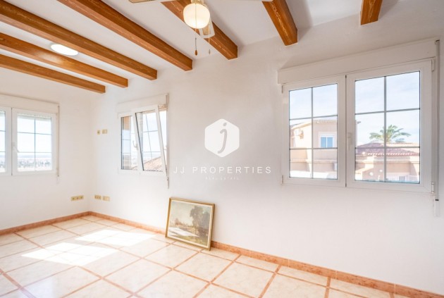 Aus zweiter Hand - Villa -
Torrevieja - El chaparral