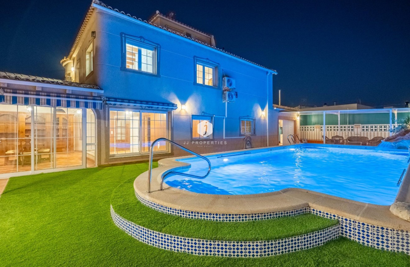 Aus zweiter Hand - Villa -
Torrevieja - El chaparral