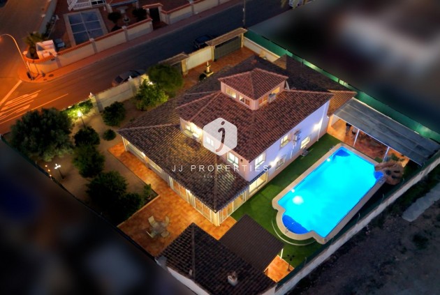 Aus zweiter Hand - Villa -
Torrevieja - El chaparral