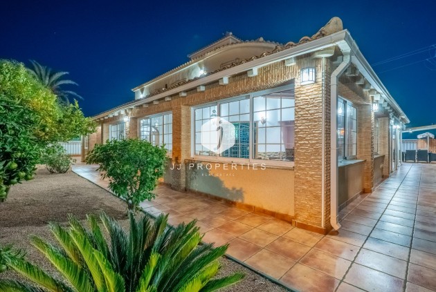 Aus zweiter Hand - Villa -
Torrevieja - El chaparral