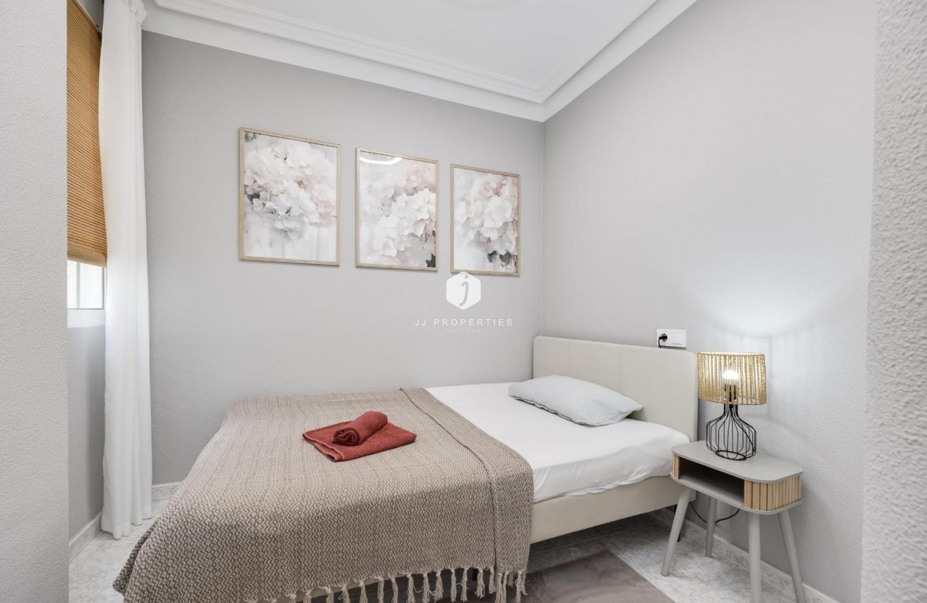 Resale - Apartment / flat -
Torrevieja - Estacion de autobuses