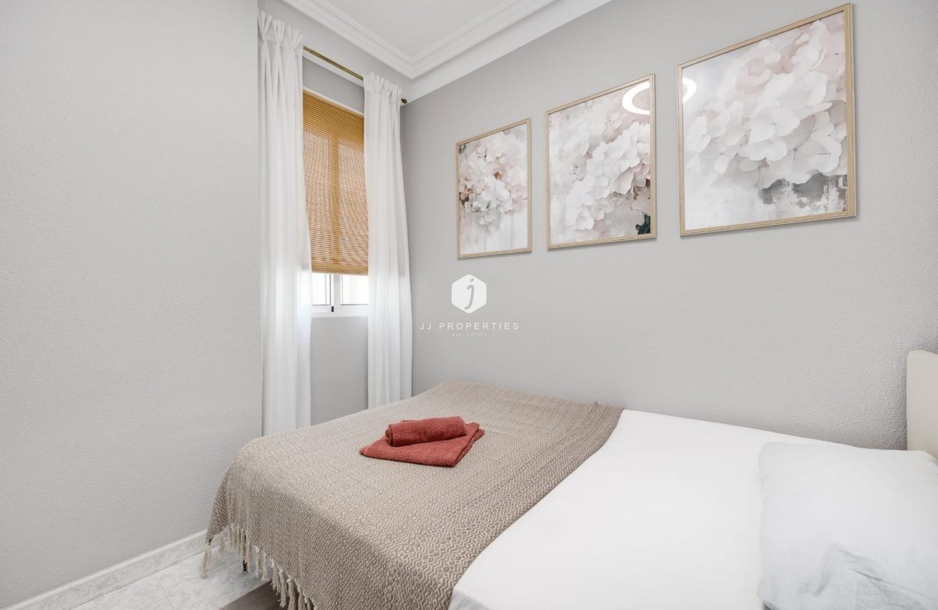 Resale - Apartment / flat -
Torrevieja - Estacion de autobuses