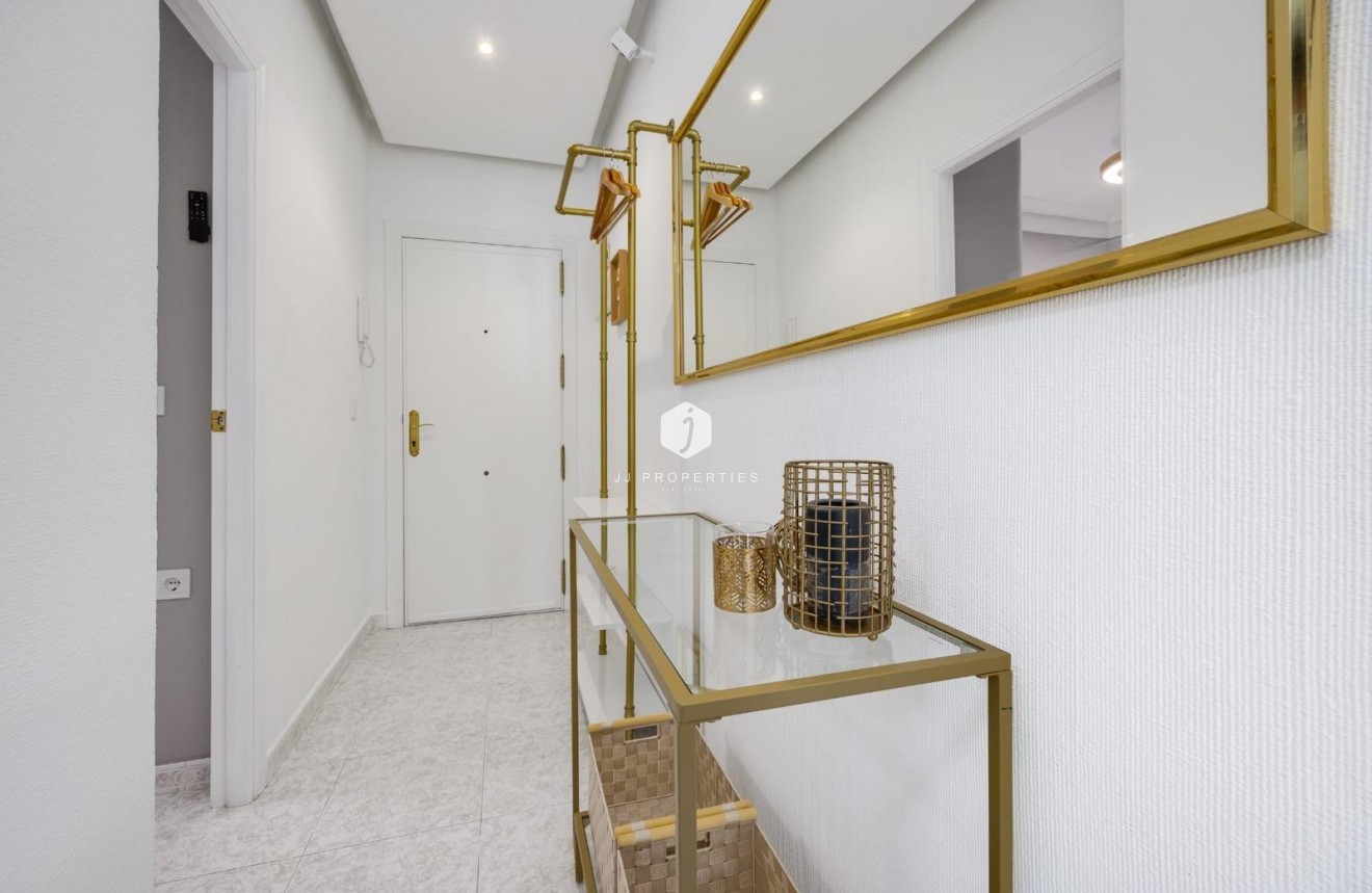 Resale - Apartment / flat -
Torrevieja - Estacion de autobuses