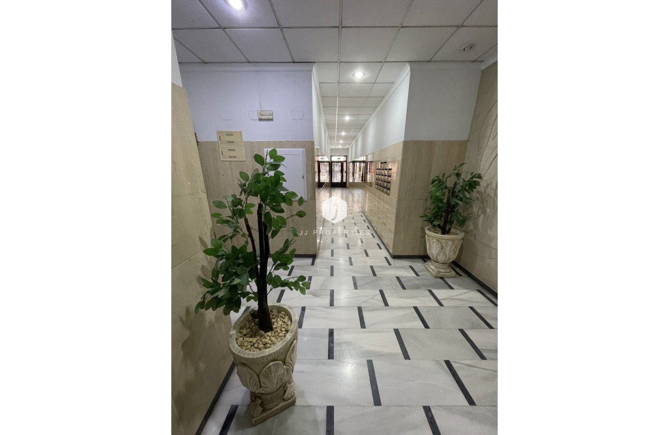 Resale - Penthouse -
Torrevieja - Playa de cura