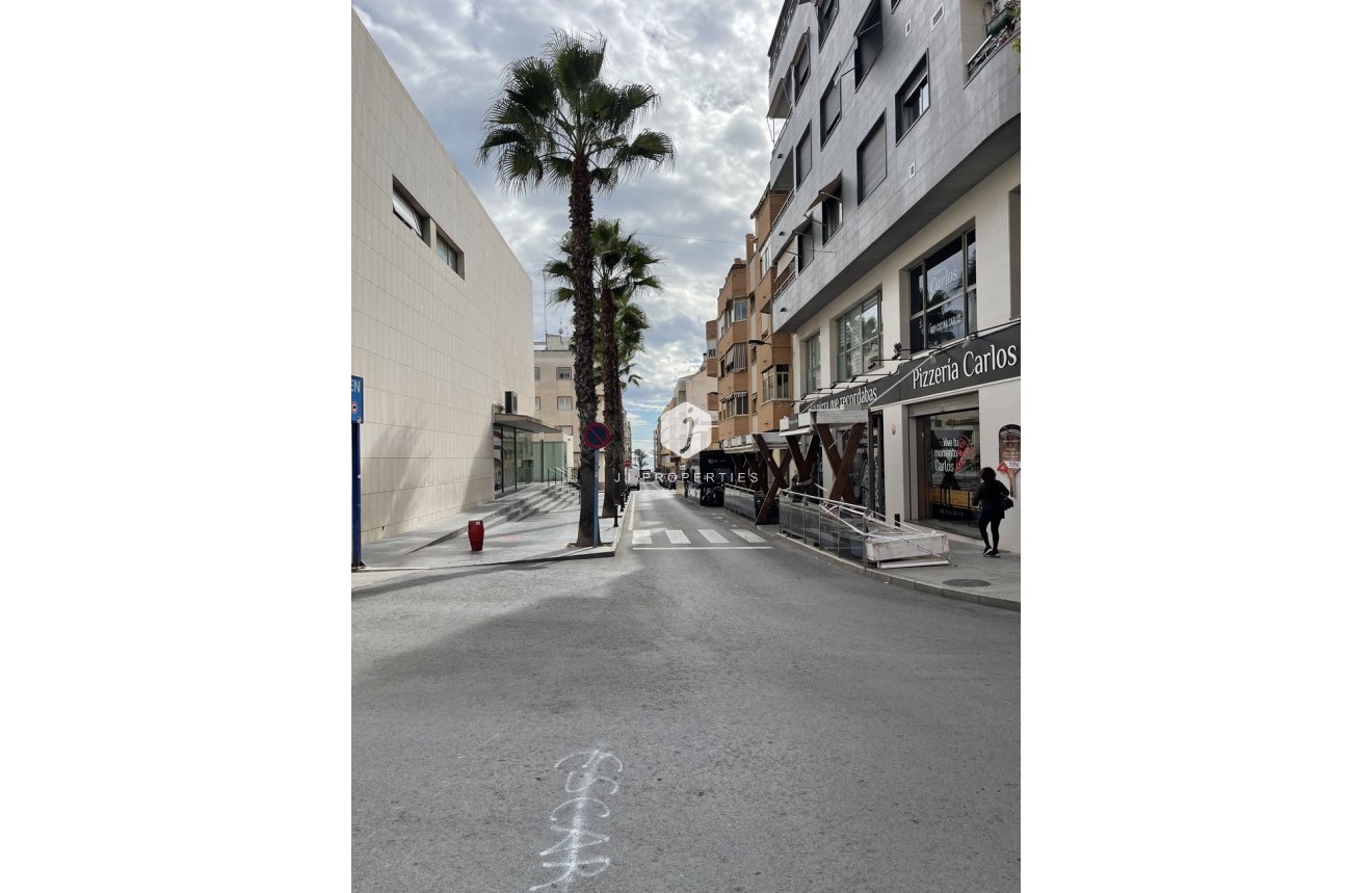 Resale - Penthouse -
Torrevieja - Playa de cura