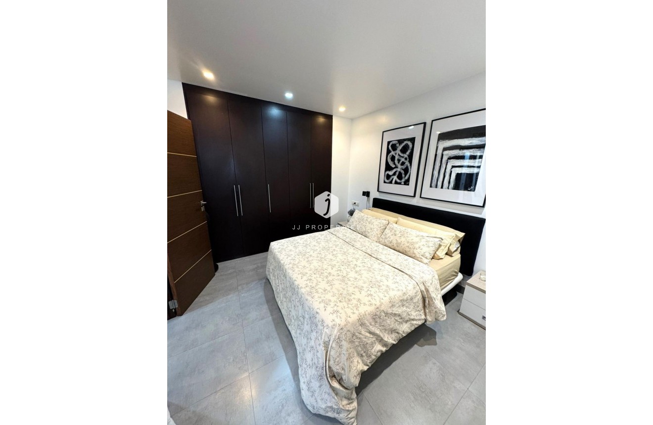 Resale - Apartment / flat -
Torrevieja - Centro