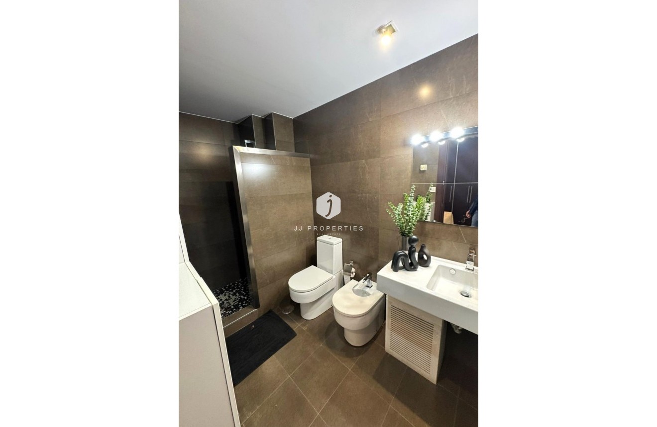 Resale - Apartment / flat -
Torrevieja - Centro