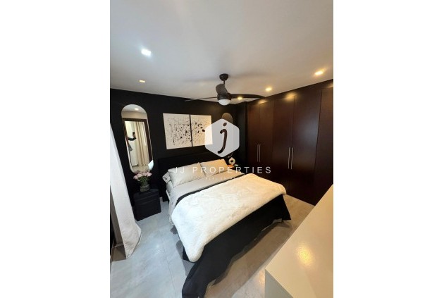 Resale - Apartment / flat -
Torrevieja - Centro