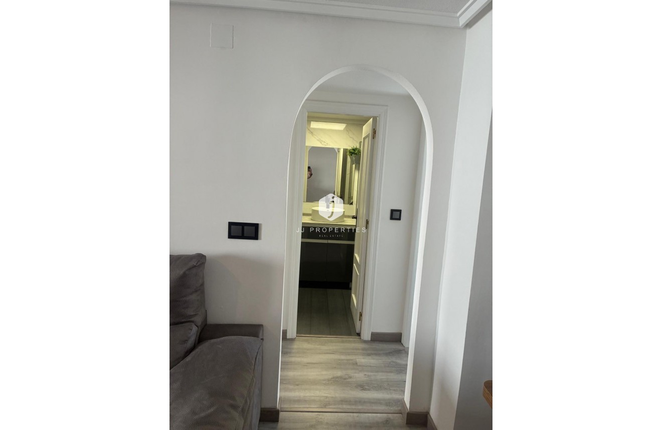 Aus zweiter Hand - Wohnung -
Torrevieja - Centro