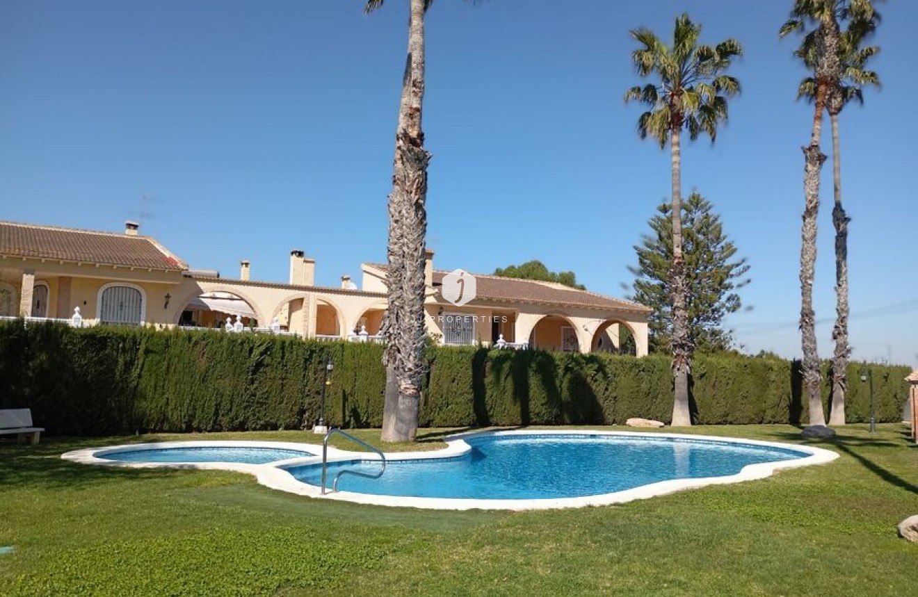 Resale - Chalet -
Catral - Costa Blanca