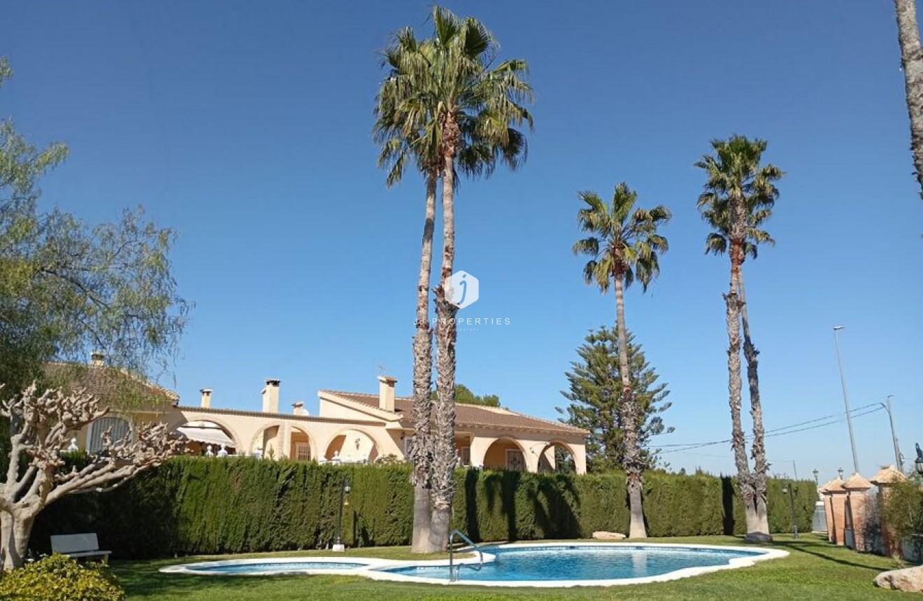 Resale - Chalet -
Catral - Costa Blanca