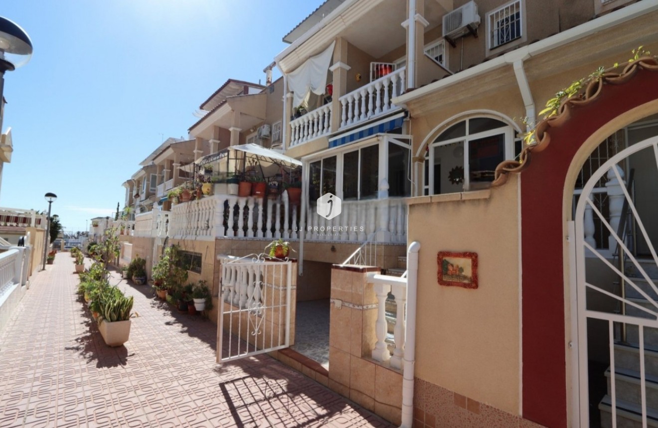 Resale - Chalet -
Playa Flamenca - Costa Blanca