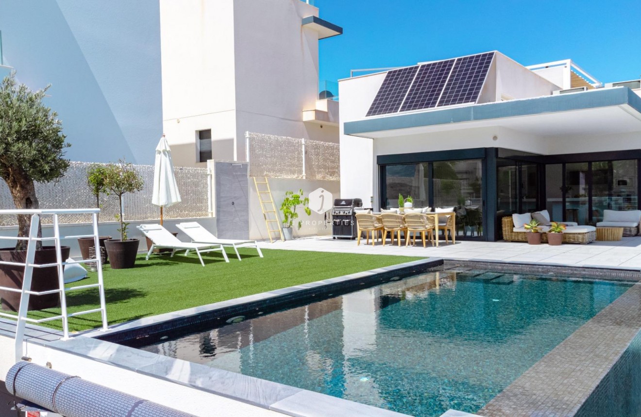 Resale - Villa -
San Miguel de Salinas - Bellavista