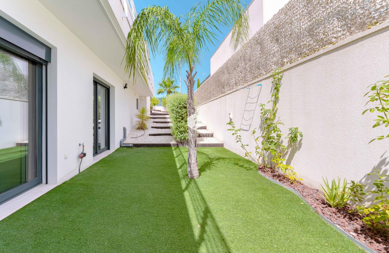 Resale - Villa -
San Miguel de Salinas - Bellavista