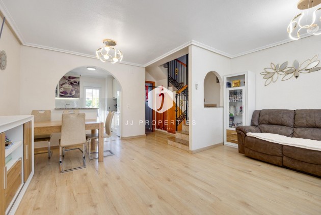 Resale - Chalet -
Torrevieja - aguas nuevas