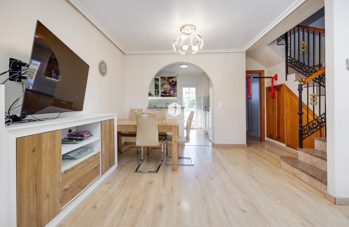 Resale - Chalet -
Torrevieja - aguas nuevas