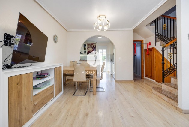 Resale - Chalet -
Torrevieja - aguas nuevas