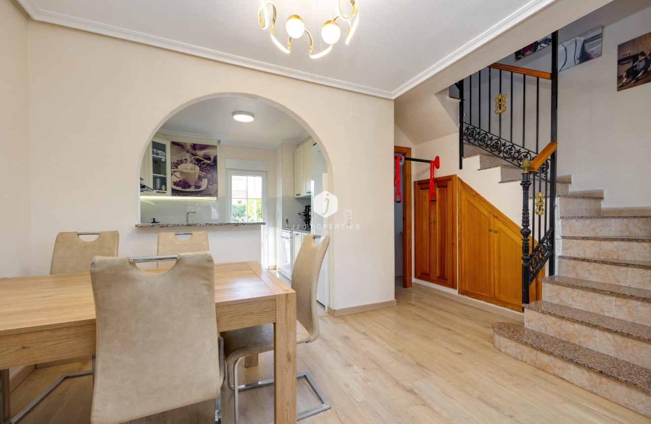 Resale - Chalet -
Torrevieja - aguas nuevas