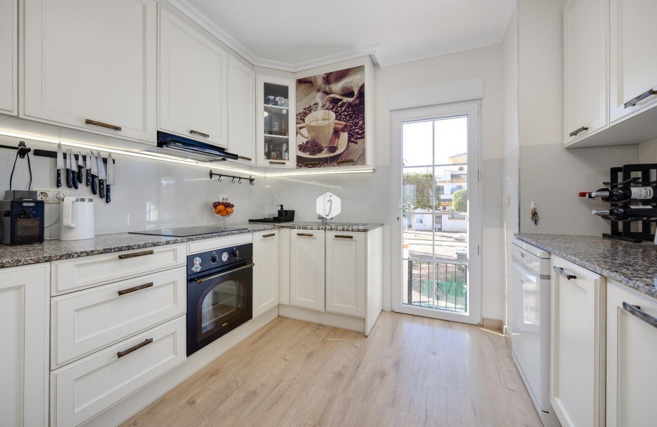 Resale - Chalet -
Torrevieja - aguas nuevas