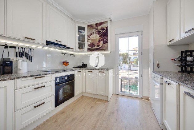 Resale - Chalet -
Torrevieja - aguas nuevas