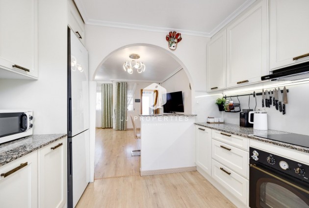 Resale - Chalet -
Torrevieja - aguas nuevas