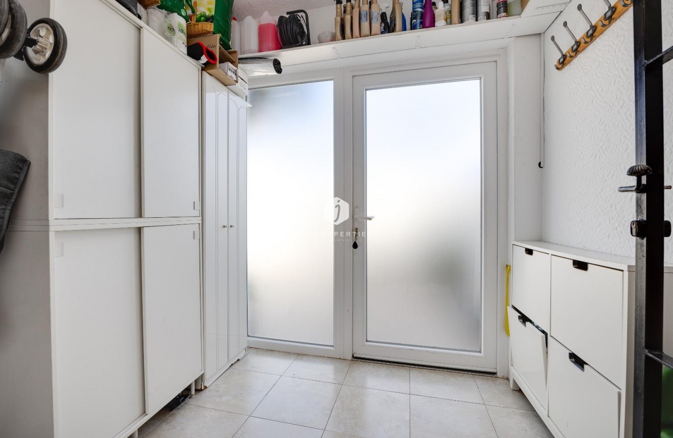 Resale - Chalet -
Torrevieja - aguas nuevas