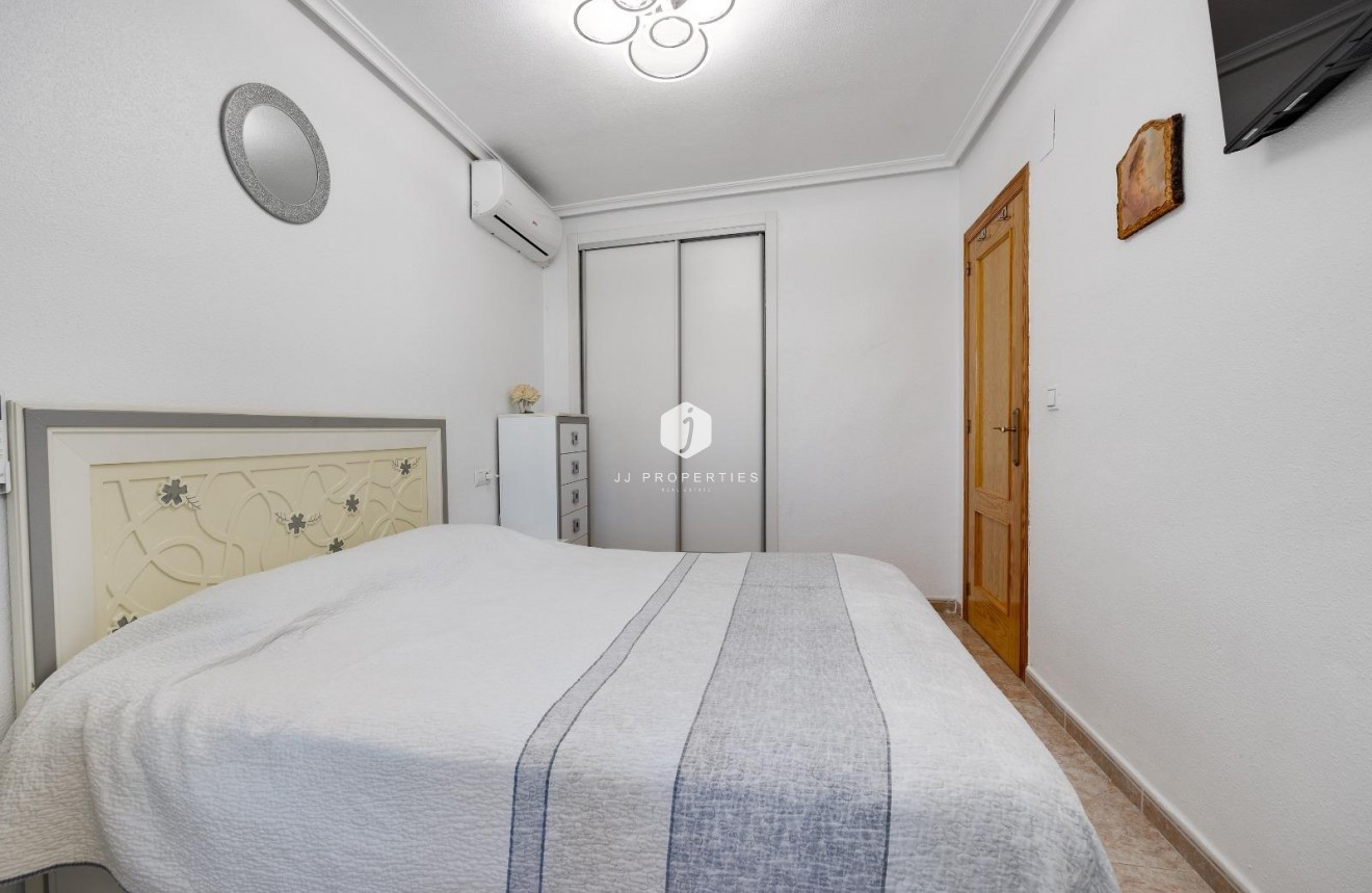 Resale - Chalet -
Torrevieja - aguas nuevas